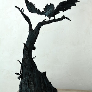 Escultura artística de pájaro negro: decoración única OOAK para el hogar y la oficina, escultura de criatura caprichosa, obra de arte hecha a mano