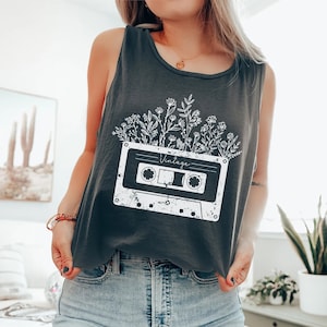 Comfort Colors® retro tape-tanktop met wilde bloemen, cottagecore-tanktop met wilde bloemen, T-shirt met bloemen, bloementanktop, muziekbandjes cadeau, cadeau voor haar