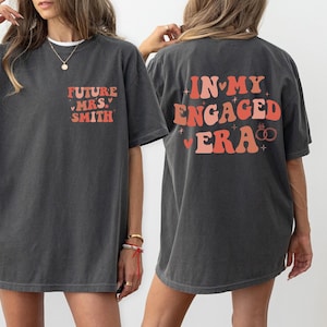 Toekomstige mevrouw T-shirt, shirt verloofd tijdperk, comfortkleuren in mijn verloofd tijdperk T-shirt, verlovingsshirt, T-shirt aangepaste bruid, shirt retro bruid