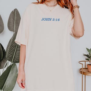 T-shirt Dieu tant aimé T-shirt chrétien T-shirt verset biblique avec écriture chrétienne Vêtements chrétiens pour croyant T-shirt culte Chemise église pour groupe image 7