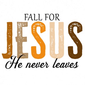 Op de afbeelding: Witte achtergrond met de woorden "FALL FOR JESUS" in zwarte, bruine, oranje en beige blokletters. Daaronder staat de tekst "He never leaves" in een cursief schrift.