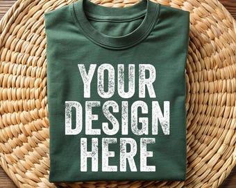 Maquette de chemise plate en toile Bella vert forêt, maquette de t-shirt 3001 vert forêt, BC 3001 maquettes, modèle de maquette de chemise bohème, tshirt plié