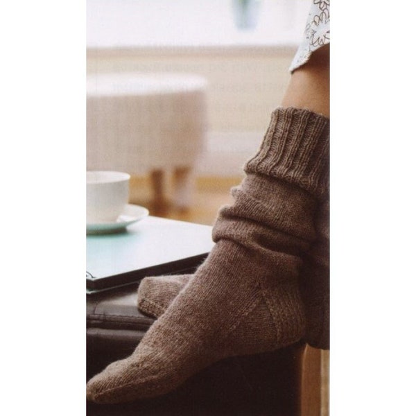Womens knit basic socks KNITTING PATTERN PDF download S M L short turn rows cuff down heel socks beginner easy super fine yarn patons wool