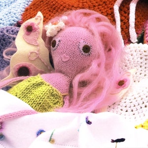 PADRÃO DE MALHA flor mágica conto de fadas boneca cabelo rosa princesa menina PDF download instantâneo tutorial dedilhado agulhas 4ply tamanho 2 us