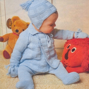 Baby Kinderwagen-Set VINTAGE Strickanleitung PDF Sofortdownload Strickmantel mit Kragen Leggins Helm Ohren Mütze Handschuhe Nadel 4 mm Baby Strickjacke Dk