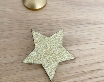 Broche étoile en bois à paillettes