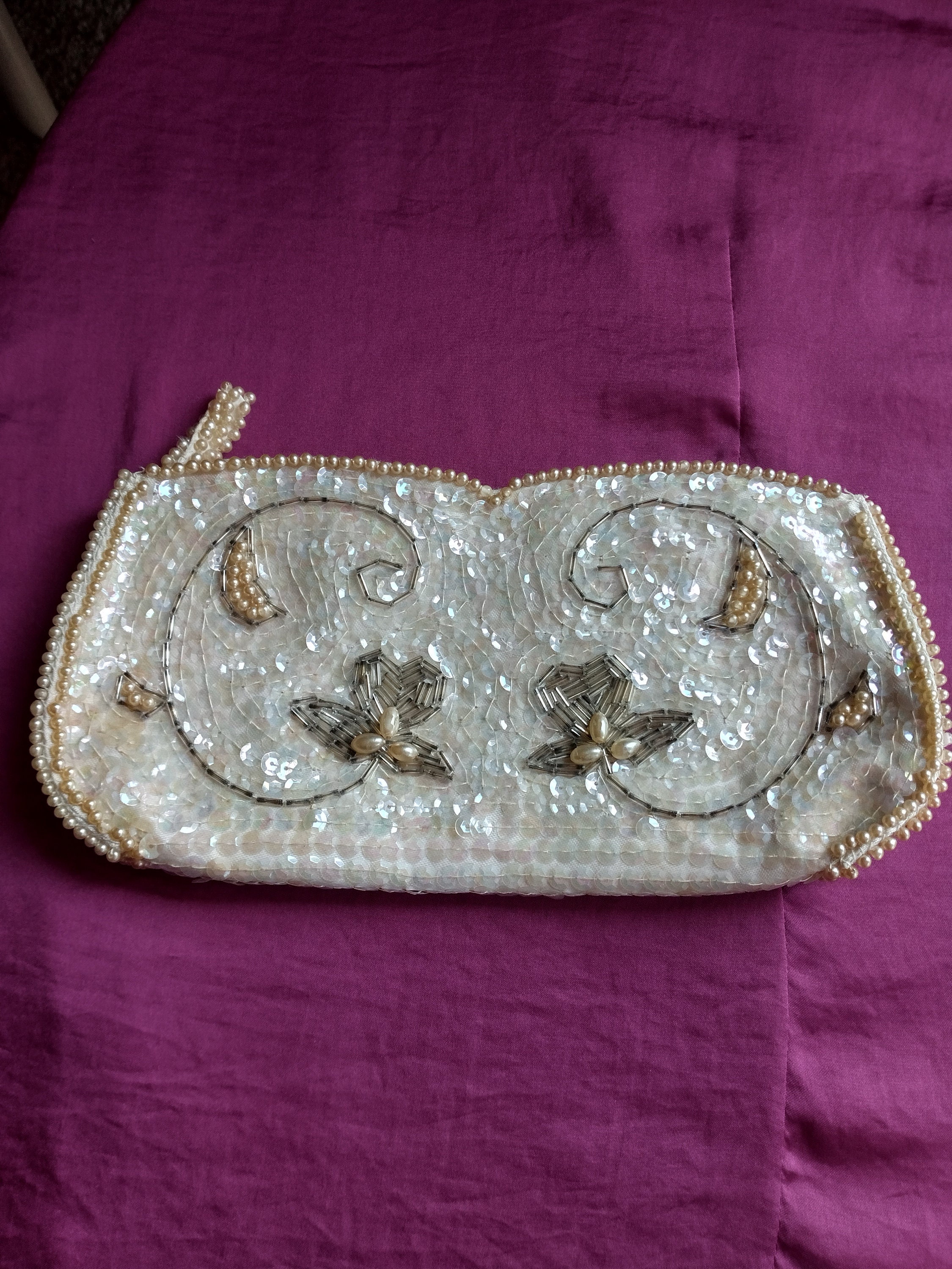 VTG 1950’S LA REGALE HAND BEADED IVORY SEED PEARLS SEQUINS CLUTCH PURSE  JAPAN!!