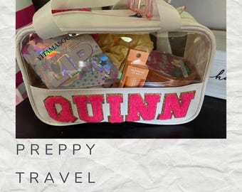 ¡Bolsita personalizada para accesorios preppy! Incluye nombre o palabra: genial, glam, peinado, maquillaje, alegría, etc. Regalo para niñas o maestras.