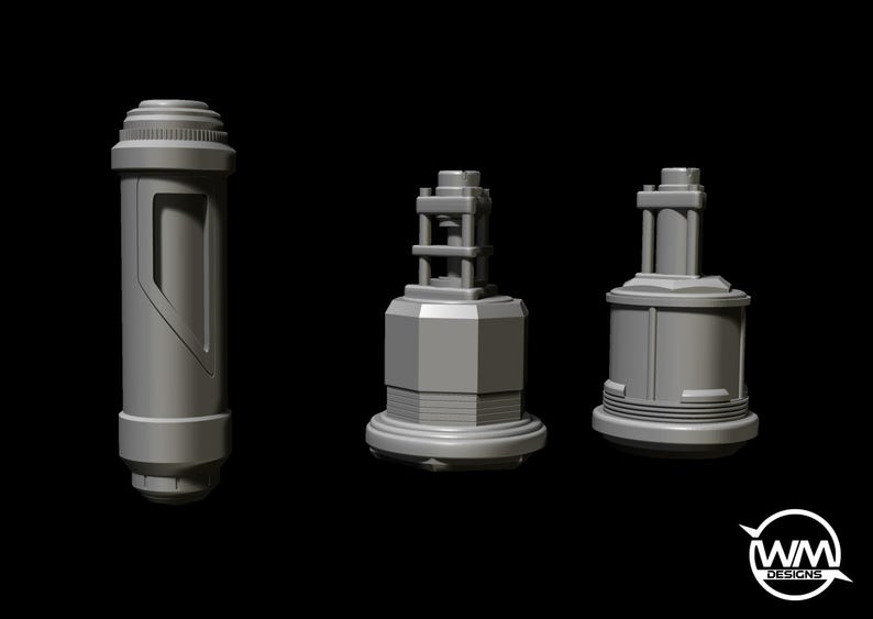 K&ouml;nnte beinhalten: Drei graue 3D-gedruckte Modelle futuristischer Ger&auml;te. Das Modell links ist ein hoher, zylindrischer Beh&auml;lter mit einer rechteckigen &Ouml;ffnung. Das mittlere Modell ist ein rundes, mehrschichtiges Ger&auml;t mit einem quadratischen Sockel. Das Modell rechts ist ein rundes, mehrschichtiges Ger&auml;t mit einem zylindrischen Sockel.