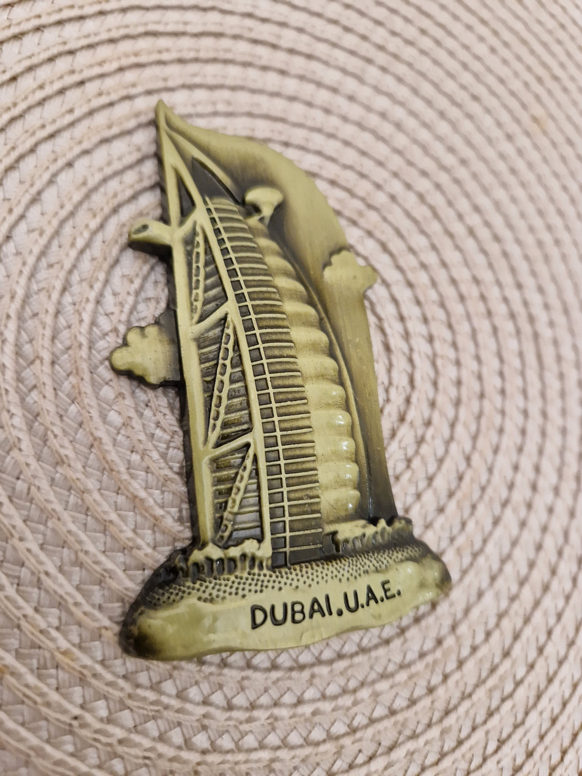 UAE Dubai Wolkenkratzer Schlüsselanhänger Kreative Doppelseitige Herzform  Kristall Schlüsselanhänger Reise Souvenir Metall