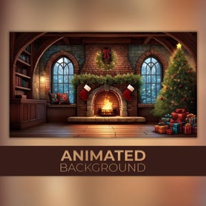 Può includere: Uno sfondo natalizio animato con un caminetto accogliente con un fuoco scoppiettante, calze e un albero di Natale decorato. La scena comprende una biblioteca, finestre ad arco e regali confezionati. Il testo "ANIMATED BACKGROUND" è visualizzato in basso.