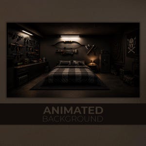 Op de afbeelding: Donkere slaapkamer met wapens aan de muur. Een bed met een geruite sprei staat op een donker tapijt. De tekst "ANIMATED BACKGROUND" staat onderaan de afbeelding.