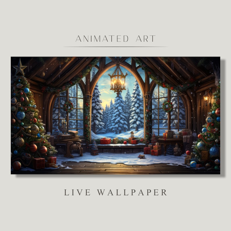 Pode incluir: Uma sala aconchegante com pain&eacute;is de madeira e uma grande janela arqueada com vista para uma floresta nevada. Uma &aacute;rvore de Natal decorada com enfeites e luzes fica no canto. Presentes est&atilde;o empilhados sob a janela e em uma mesa. A sala &eacute; iluminada por um lustre pendurado no teto.