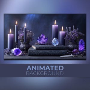 Puede incluir: Un bodegón con velas moradas encendidas, cristales y libros. La escena incluye cristales morados, ramos de lavanda en jarrones y una pequeña daga. Las palabras "ANIMATED BACKGROUND" están en la parte inferior.