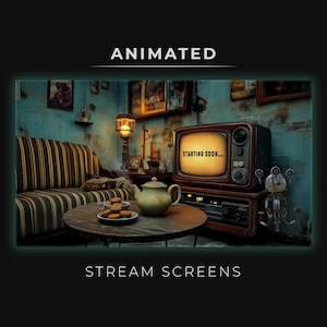 Puede incluir: Una escena de sala de estar de estilo vintage con un sofá, una mesa de café, una tetera, galletas y un televisor retro con el texto "Starting Soon..." en la pantalla. La habitación está decorada con muebles antiguos y tiene un aspecto desgastado y rústico.