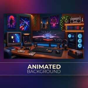 Könnte beinhalten: Ein Gaming-Schreibtisch mit einem Breitbildmonitor, einem PC-Gehäuse mit blau beleuchteten Lüftern, einer mechanischen Tastatur, einer Maus, einer Retro-Handheld-Konsole, einem alten Fernseher, einem kleinen Arcade-Automaten, Kopfhörern und Wandbildern.