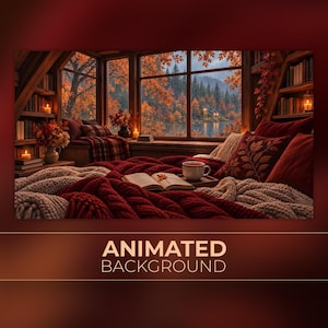 Könnte beinhalten: Ein animierter Hintergrund mit einer gemütlichen Leseecke und einem großen Fenster mit Blick auf einen herbstlichen Wald und See. Die Szene umfasst eine dicke rot-cremefarbene Zopfstrickdecke, ein offenes Buch, eine weiße Tasse und Bücherregale mit Kerzen.