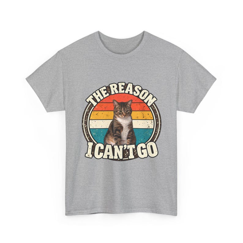 Camiseta personalizada com foto do seu pet | Camiseta personalizada para cachorro ou gato | Camiseta retrô "O motivo pelo qual não posso ir" | Presente divertido para amantes de animais imagem 15