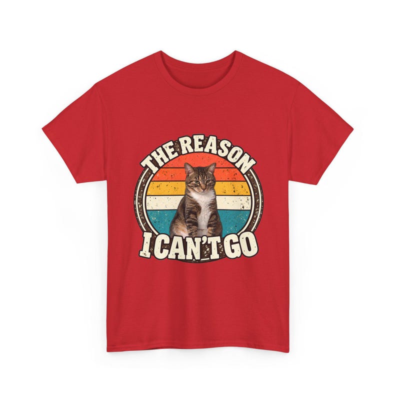 Camiseta personalizada com foto do seu pet | Camiseta personalizada para cachorro ou gato | Camiseta retrô "O motivo pelo qual não posso ir" | Presente divertido para amantes de animais imagem 20