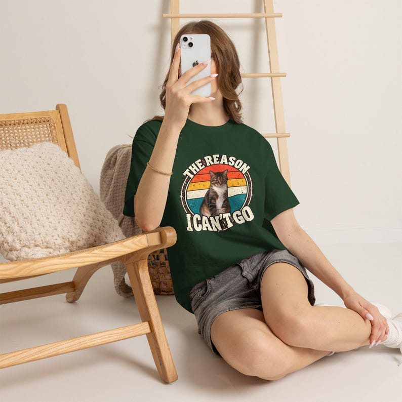 Camiseta personalizada com foto do seu pet | Camiseta personalizada para cachorro ou gato | Camiseta retrô "O motivo pelo qual não posso ir" | Presente divertido para amantes de animais imagem 10