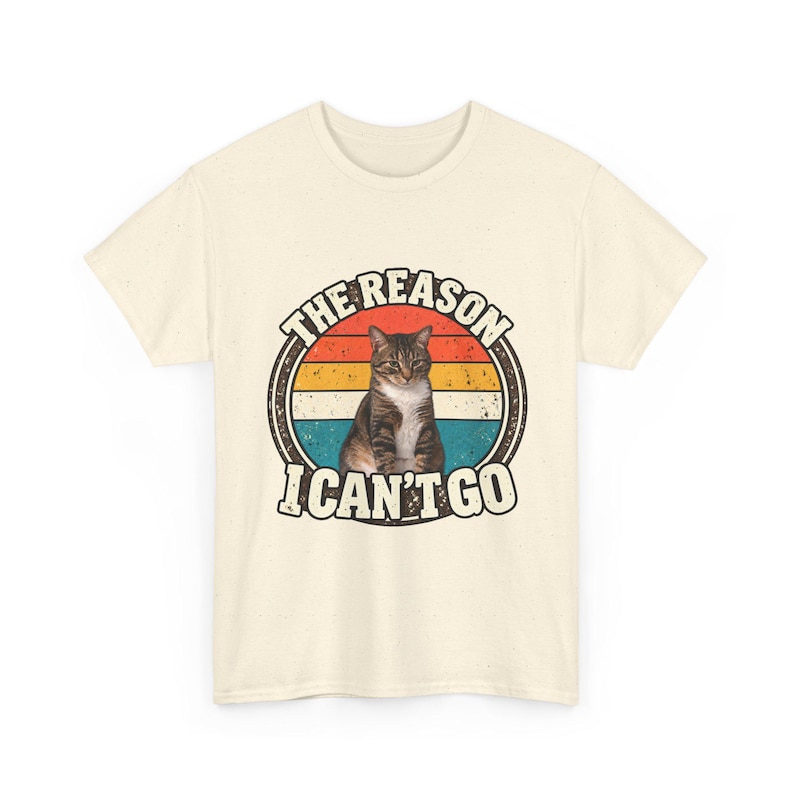 Camiseta personalizada com foto do seu pet | Camiseta personalizada para cachorro ou gato | Camiseta retrô "O motivo pelo qual não posso ir" | Presente divertido para amantes de animais imagem 16