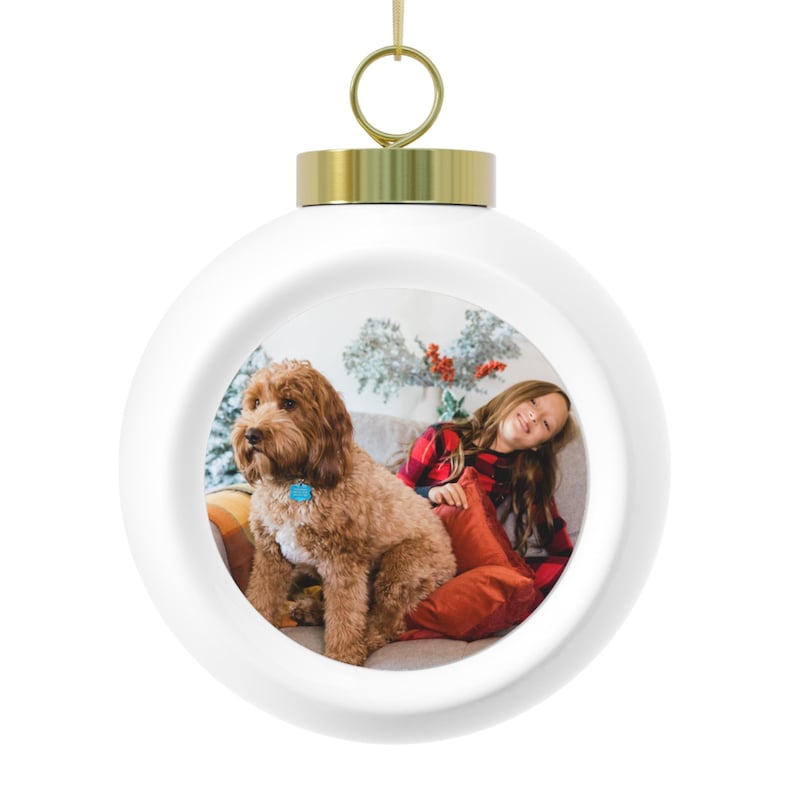 Decorazione natalizia rotonda personalizzata / Scegli la tua foto preferita con disegno di albero o campanelle sul retro / Regalo perfetto per le feste o come ricordo immagine 8