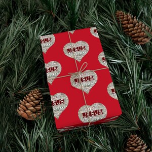 Carta da regalo natalizia a tema Gesù con cuore rosso, design unico per confezioni cristiane, carta da regalo originale