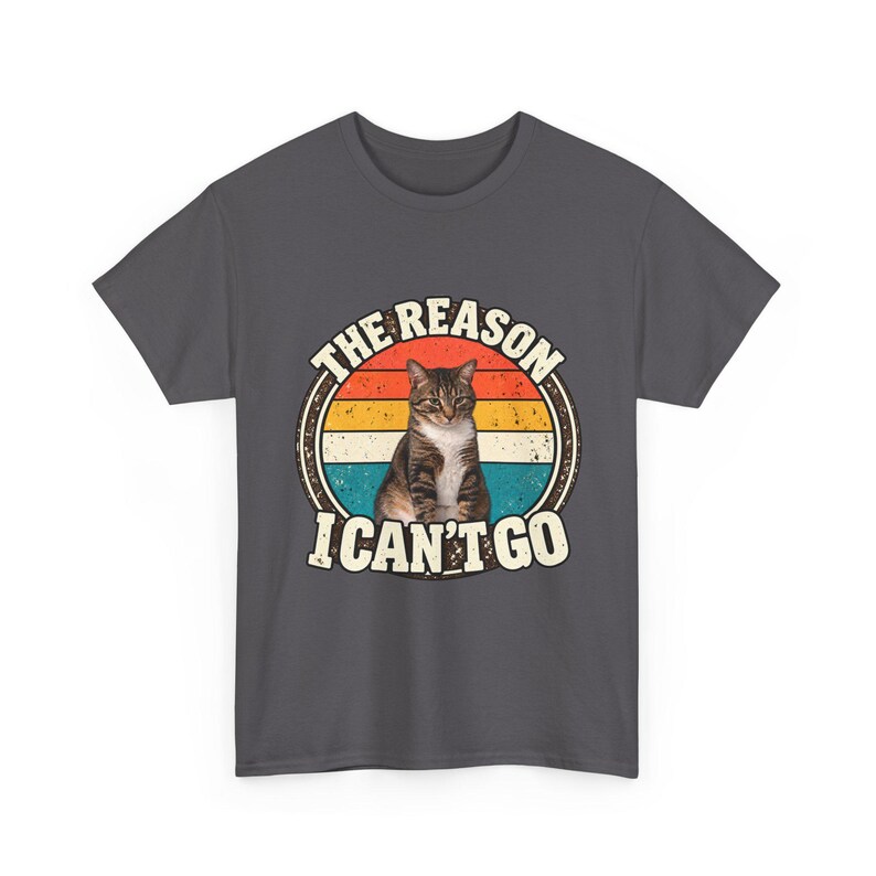 Camiseta personalizada com foto do seu pet | Camiseta personalizada para cachorro ou gato | Camiseta retrô "O motivo pelo qual não posso ir" | Presente divertido para amantes de animais imagem 18