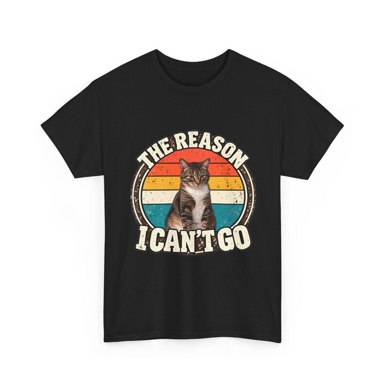 Camiseta personalizada com foto do seu pet | Camiseta personalizada para cachorro ou gato | Camiseta retrô "O motivo pelo qual não posso ir" | Presente divertido para amantes de animais imagem 4