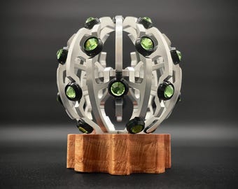 Trofeo mecánico de pickleball con joyas / Réplica de esqueleto futurista en aluminio mecanizado con soporte de exhibición de roble