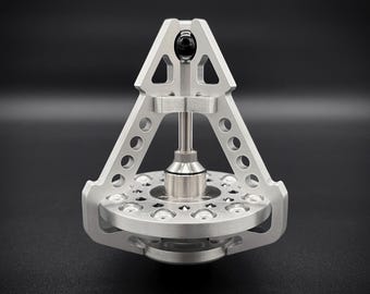 Exhibición de giroscopio tetraédrico / Escultura cinética de escritorio en aluminio mecanizado