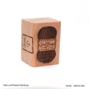 Stempel "Wollknäuel mit Knitting Banderole"