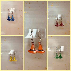 Gestreepte heksenhoeden bungelen oorbellen van polymeerklei