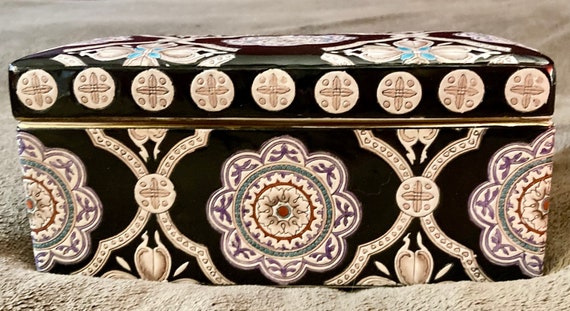 Vintage Ceramic box hand painted in Macau:  Beaut… - image 3