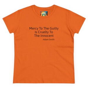 Barmherzigkeit zu den Schuldigen ist Grausamkeit für die Unschuldigen. Adam Smith Baumwoll T-Shirt Bild 3
