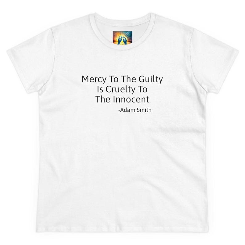 Barmherzigkeit zu den Schuldigen ist Grausamkeit für die Unschuldigen. Adam Smith Baumwoll T-Shirt Bild 1