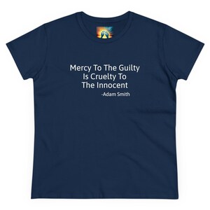 Barmherzigkeit zu den Schuldigen ist Grausamkeit für die Unschuldigen. Adam Smith Baumwoll T-Shirt Bild 10