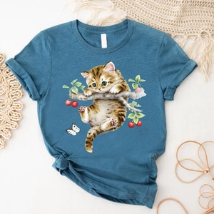 a t - shirt with a picture of a cat on it