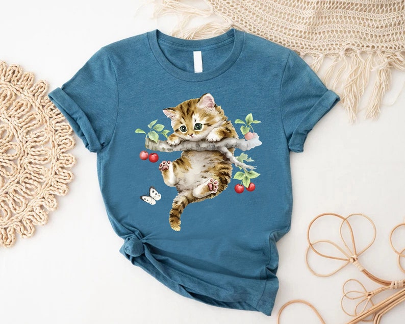 a t - shirt with a picture of a cat on it