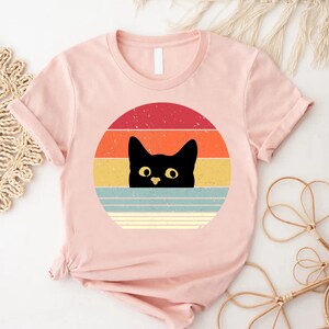 a t - shirt with an image of a cat on it