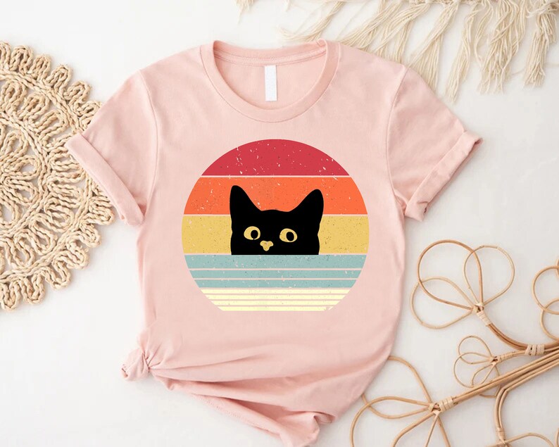 a t - shirt with an image of a cat on it