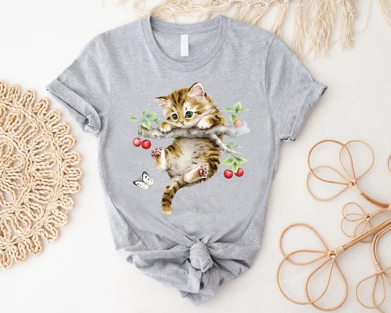 a t - shirt with a picture of a cat on it