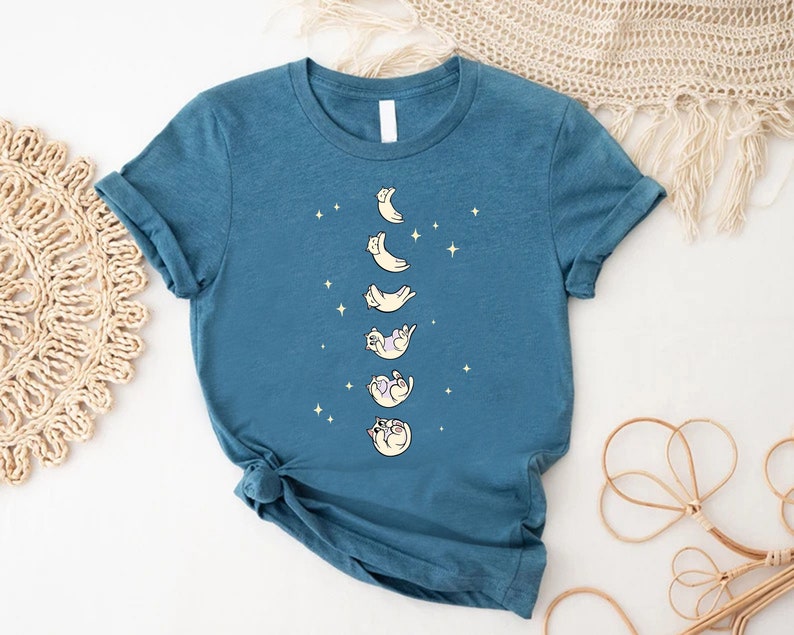 Cat Moon Phases Shirt, Lunar Cycle Cat Tshirt, Gift For Cat Owner, Cat Lover Gift, Cat Mom Shirt, Mothers Day Gift, Celestial Cat Tshirt bild 4