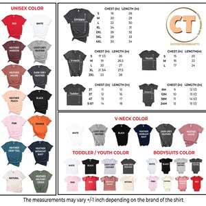 K&ouml;nnte beinhalten: Eine Tabelle mit verschiedenen Farboptionen f&uuml;r Unisex-T-Shirts, V-Ausschnitt-T-Shirts, Kleinkind-/Jugend-T-Shirts und Bodys. Die Tabelle enth&auml;lt auch Gr&ouml;&szlig;entabellen f&uuml;r jede Art von Shirt. Die Tabelle ist mit "Custom Trending Gifts" betitelt.