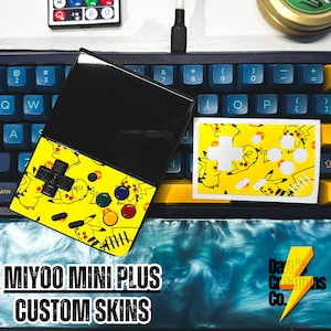 Thème Miyoo Mini Plus Skin personnalisé « Motif Pokémon » avec 1 carte Pokémon gratuite