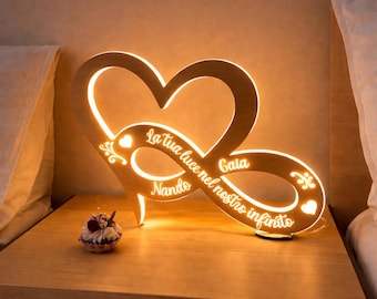 Lampada in legno cuore infinito  personalizzabile. Regalo san valentino, anniversario