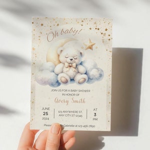 Invito per baby shower Oh Baby, orsetto che dorme su una nuvola blu, luna e stelle dorate, invito beige di genere neutro, modello Canva modificabile