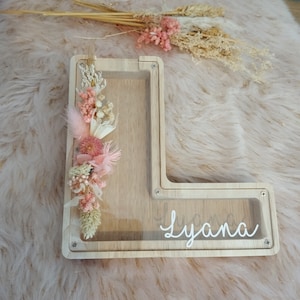 Hucha infantil con flores secas - decoración habitación bebé - letra L - nombre Lyana