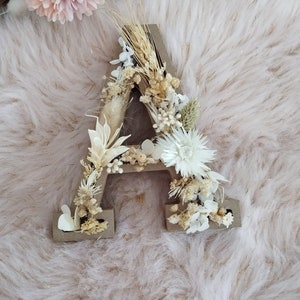 Letra de madera con flores secas - Decoración inicial para habitación de bebé / boda / bautismo / cumpleaños