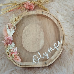 Hucha infantil con flores secas - regalos - nacimiento - decoración habitación bebé - letra O - nombre Olympe